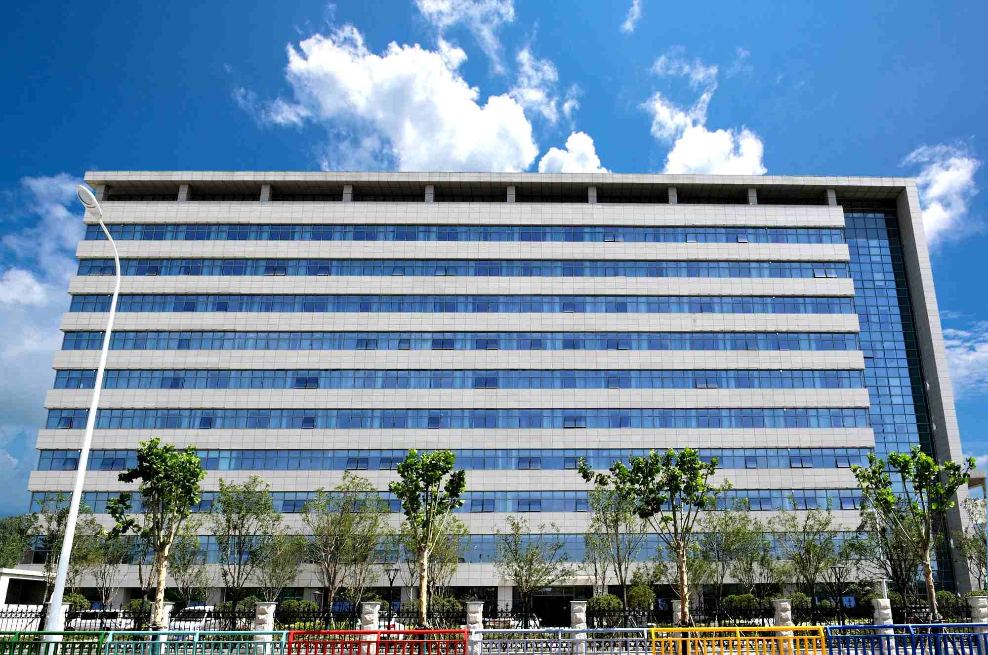 河南首台达芬奇手术机器人模拟器在华中阜外投入使用