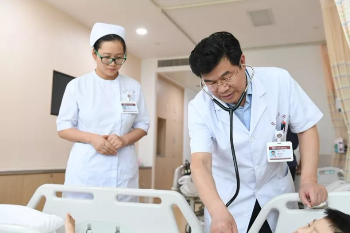 可是,有台手术,范太兵教授一连做了14个小时!