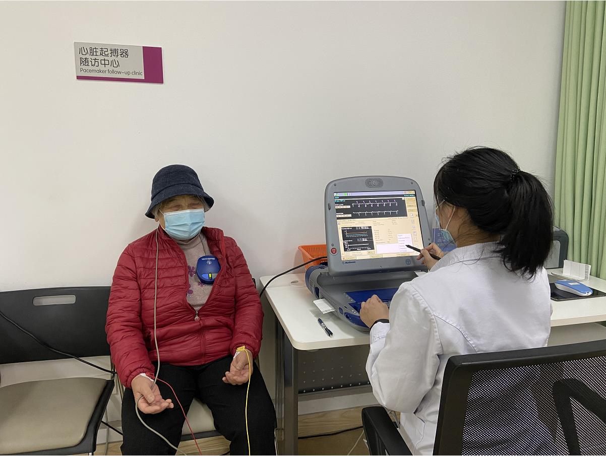 起搏器植入后就万事大吉?不,它需要定期"保养 检修"